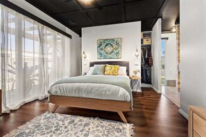 4 bedrooms, travel cot, bed sheets