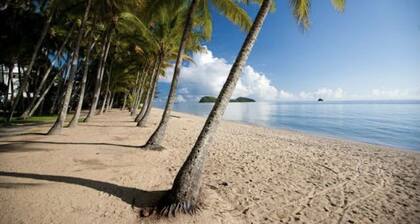 Coconut Blue: Own Heated Pool | Walk to Beach/Eateries/Shops | Courtyard Shower