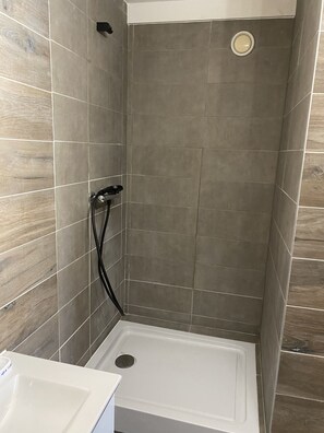 Bathroom - LES IRIS ANNEMASSE (Annemasse)