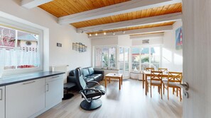 Smart TV, books - Cozy vacation home with garden and terrace on Fehmarn on the Baltic Sea with dog (Fehmarn)