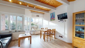 Dining - Cozy vacation home with garden and terrace on Fehmarn on the Baltic Sea with dog (Fehmarn)