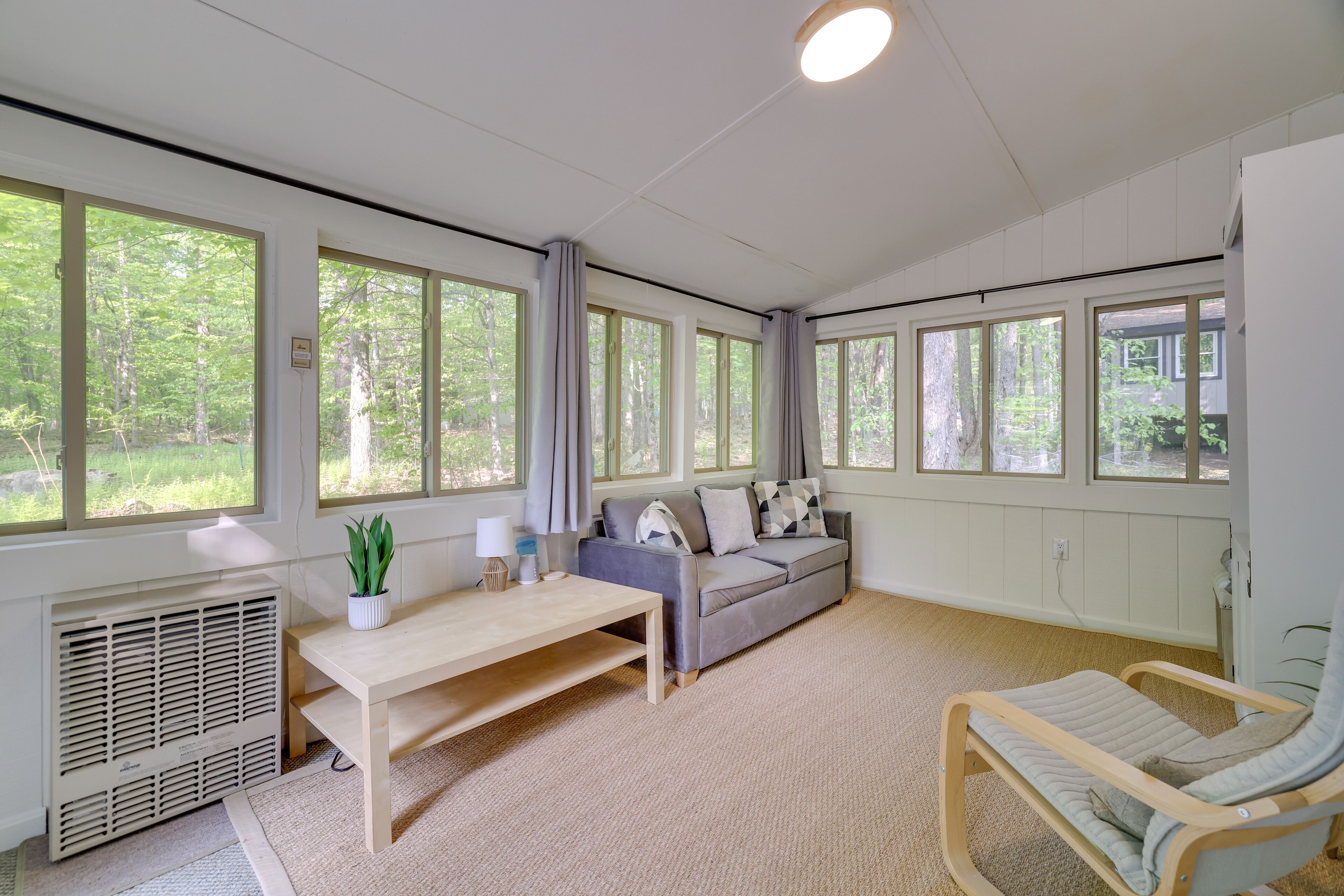 1 Block To Lake: Poconos Getaway W/ Fire Pit! - Pocono Mountains, PA