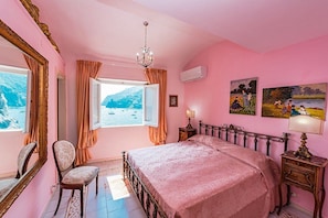 7 bedrooms, free WiFi, bed sheets