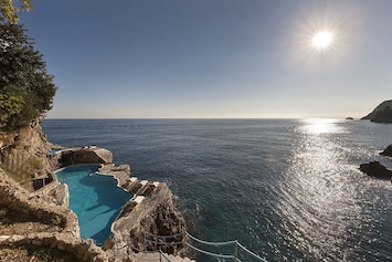 Image of Villa Abbondanza: A splendid and luminous three-story villa set into the cliff, sheer above the sea and with direct access to the sea, with Free WI-FI.