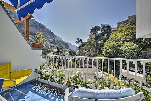 Casa Ginepro: A cozy and welcoming independent house located in the center of Positano, with Free WI-FI.