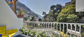 Casa Ginepro: A cozy and welcoming independent house located in the center of Positano, with Free WI-FI.