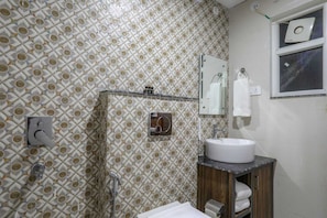 Deluxe Double Room | Bathroom