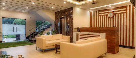 Deluxe Double Room | Living area