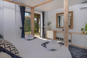 5 quartos, ferros/tábuas de passar roupa, Wi-Fi, roupa de cama