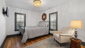2 bedrooms, travel crib, WiFi, bed sheets