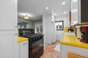 Fridge, microwave, stovetop, coffee/tea maker - 915 QUincy · Charming Duplex Upstairs Unit (Rapid City)