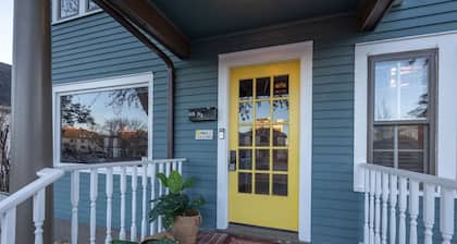915 QUincy · Charming Main Level Duplex