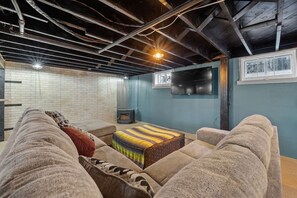 テレビ、卓球台