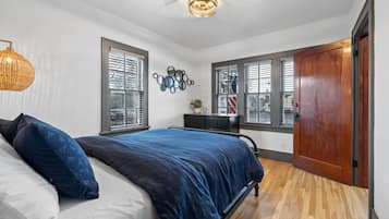 2 bedrooms, desk, travel crib, WiFi