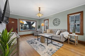 テレビ、卓球台