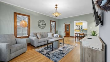 Télévision, table de tennis de table