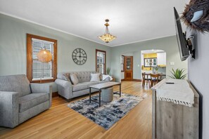 Télévision, table de tennis de table