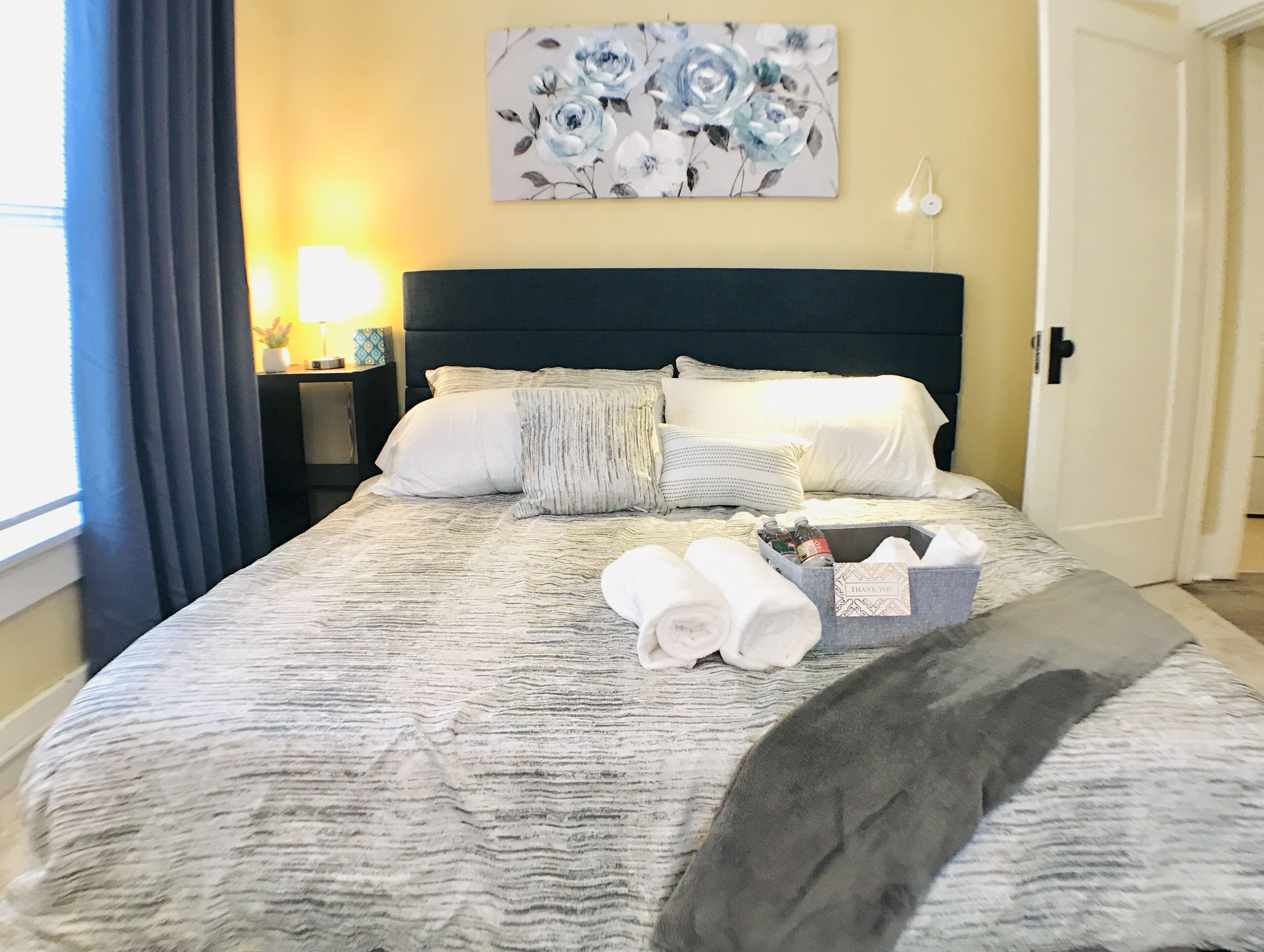 King Bed/Sleeps 4/Furnished Private APT/In-Unit Washer Dryer/Smart HDTV