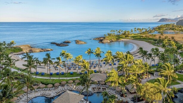 A resort with a pool, beach, and palm trees. - Ko Olina | Beach & Pool Access | Tropical Resort Stay (Kapolei)