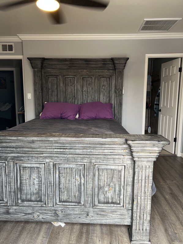 4 bedrooms, free WiFi, bed sheets