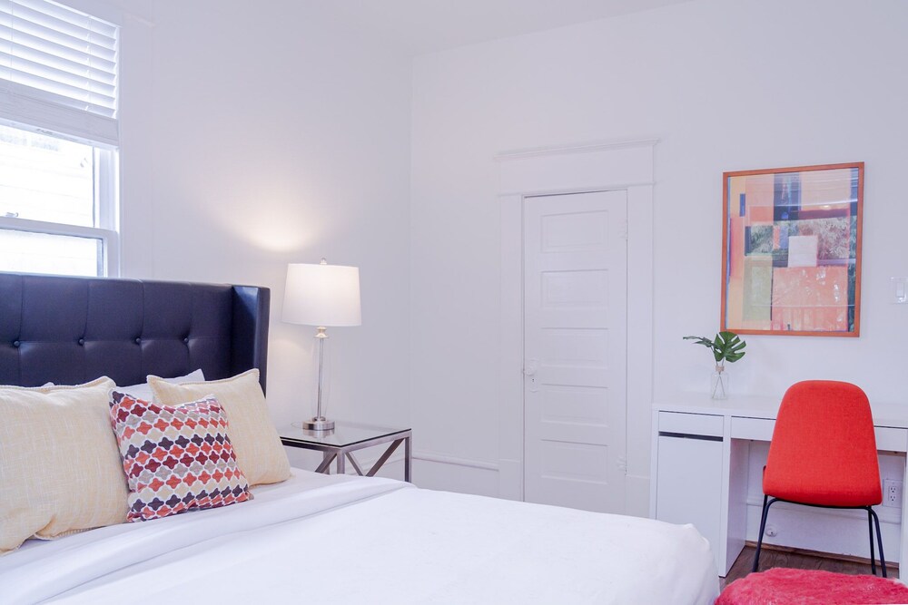 3BR Duke's Montrose Manor B! Downtown, Medical Center Houston Vrbo