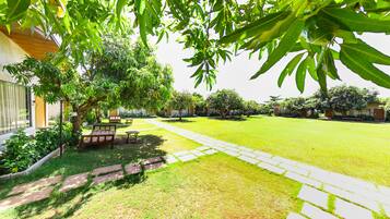 Cottage, Garden View | Premium bedding, down duvets, Select Comfort beds, free WiFi