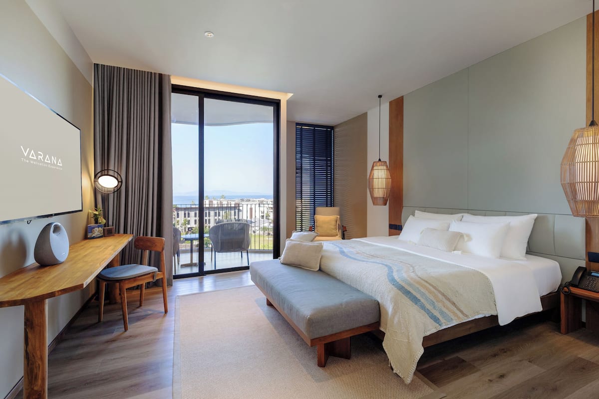 1 bedroom, premium bedding, down comforters, minibar