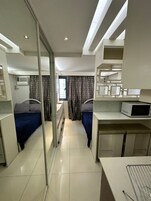 디럭스 스튜디오 스위트 | 객실 내 식사 공간