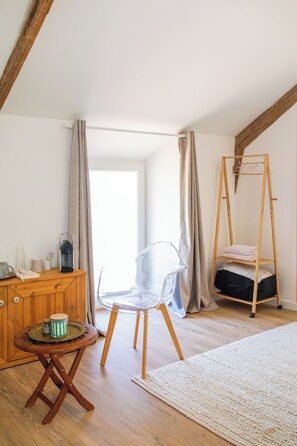 家庭套房, 多张床 | 浴室 | 吹风机、毛巾