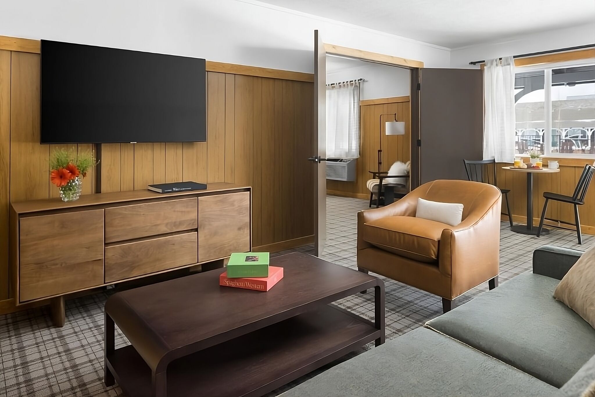 Just What You Were Looking For! Pets Allowed, Onsite Pool, Free Parking