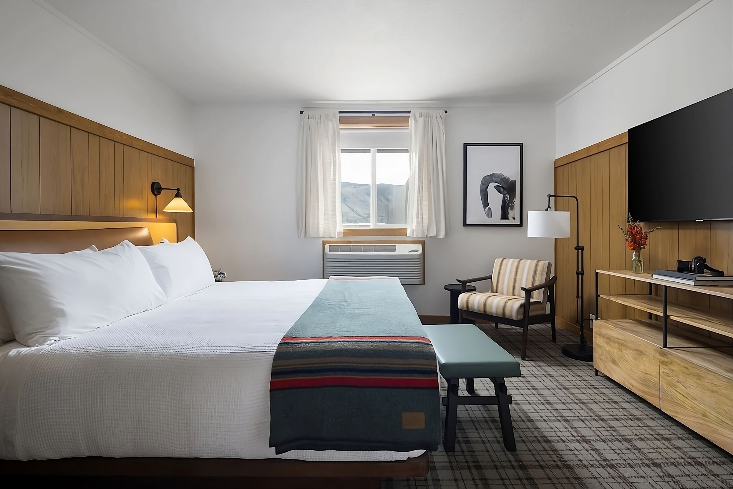 Prime Location! Pet-Friendly Property, Free Parking, Onsite Pool