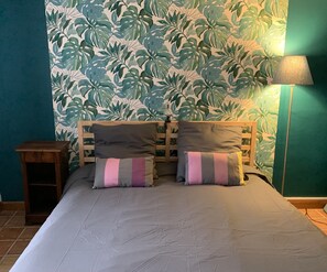 2 bedrooms, soundproofing, iron/ironing board, free WiFi