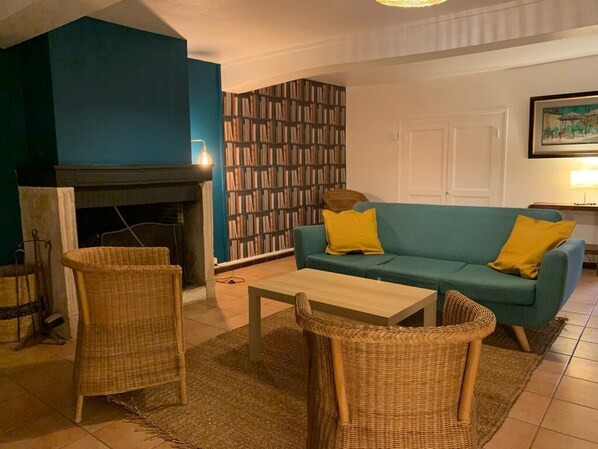 Smart TV, fireplace, books