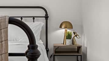 1 habitación, tabla de planchar con plancha y cuna de viaje