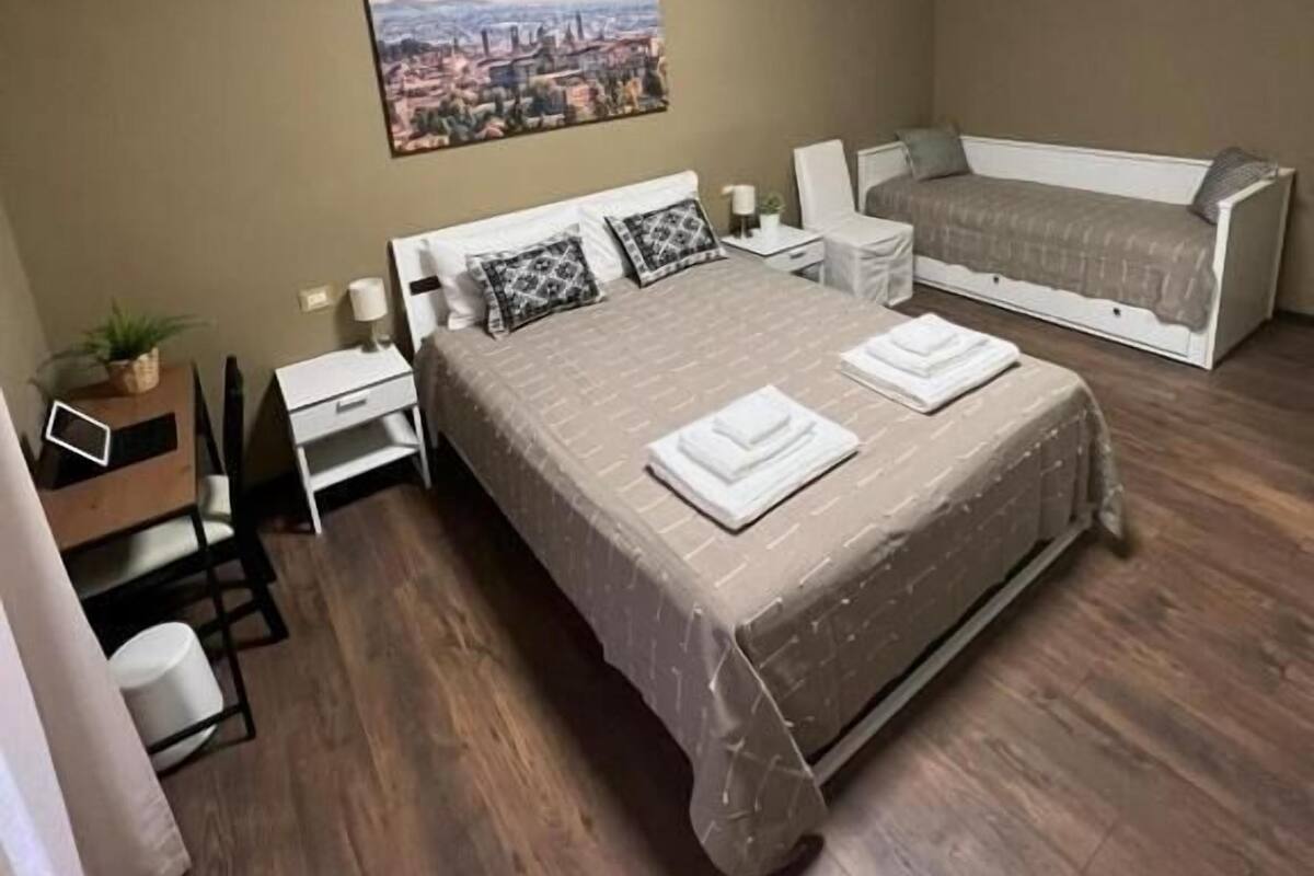 Room, 1 Double Bed with Sofa bed, Ensuite | Desk, laptop workspace, WiFi (free), bed sheets