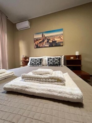 Room, 1 Double Bed with Sofa bed, Shared Bathroom - Bergamoincity (Bergamo)
