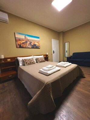 Room, 1 Double Bed with Sofa bed, Shared Bathroom - Bergamoincity (Bergamo)