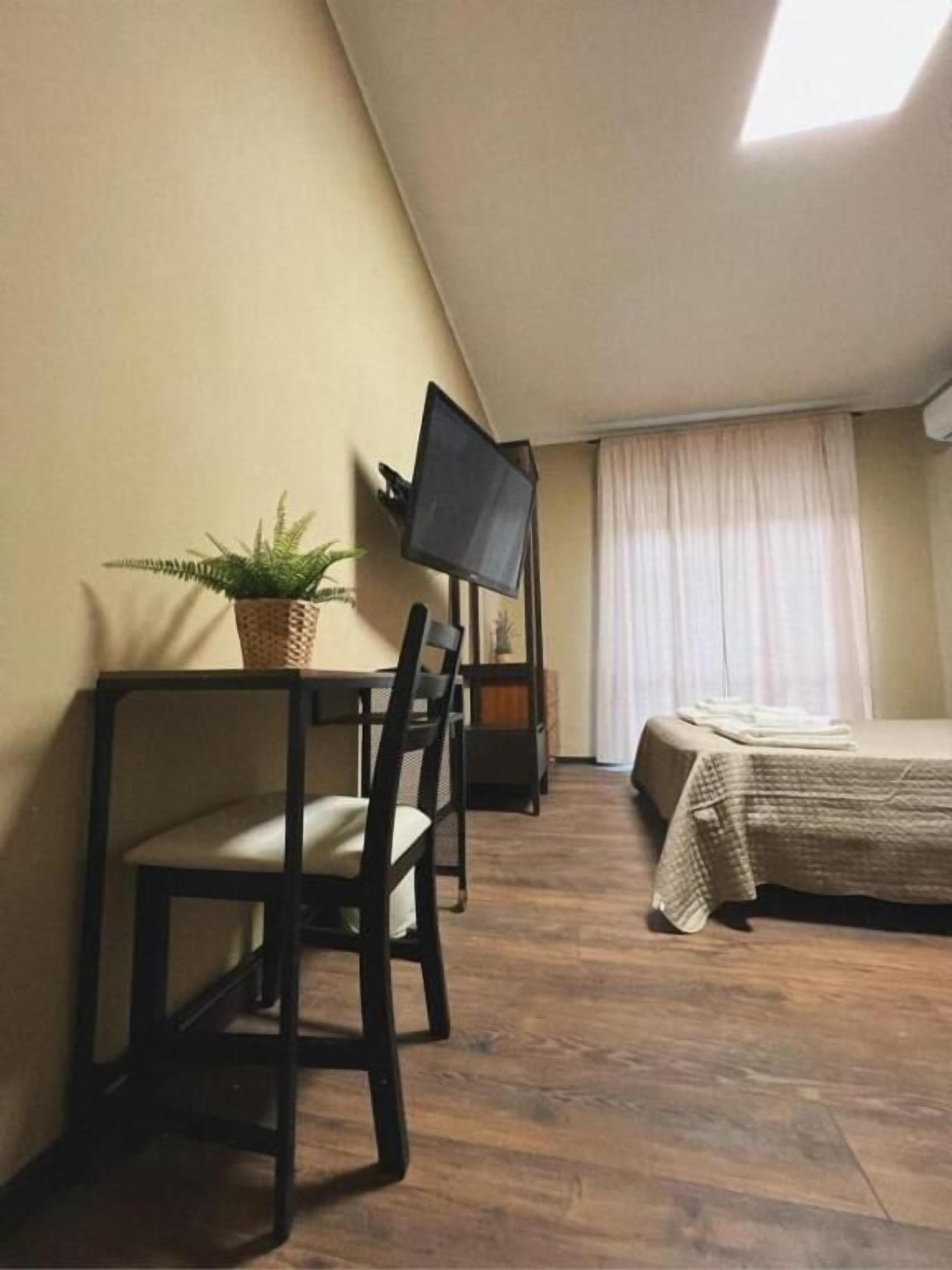 Room, 1 Double Bed with Sofa bed, Shared Bathroom | Desk, laptop workspace, free WiFi, bed sheets