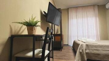Room, 1 Double Bed with Sofa bed, Shared Bathroom | Desk, laptop workspace, free WiFi, bed sheets