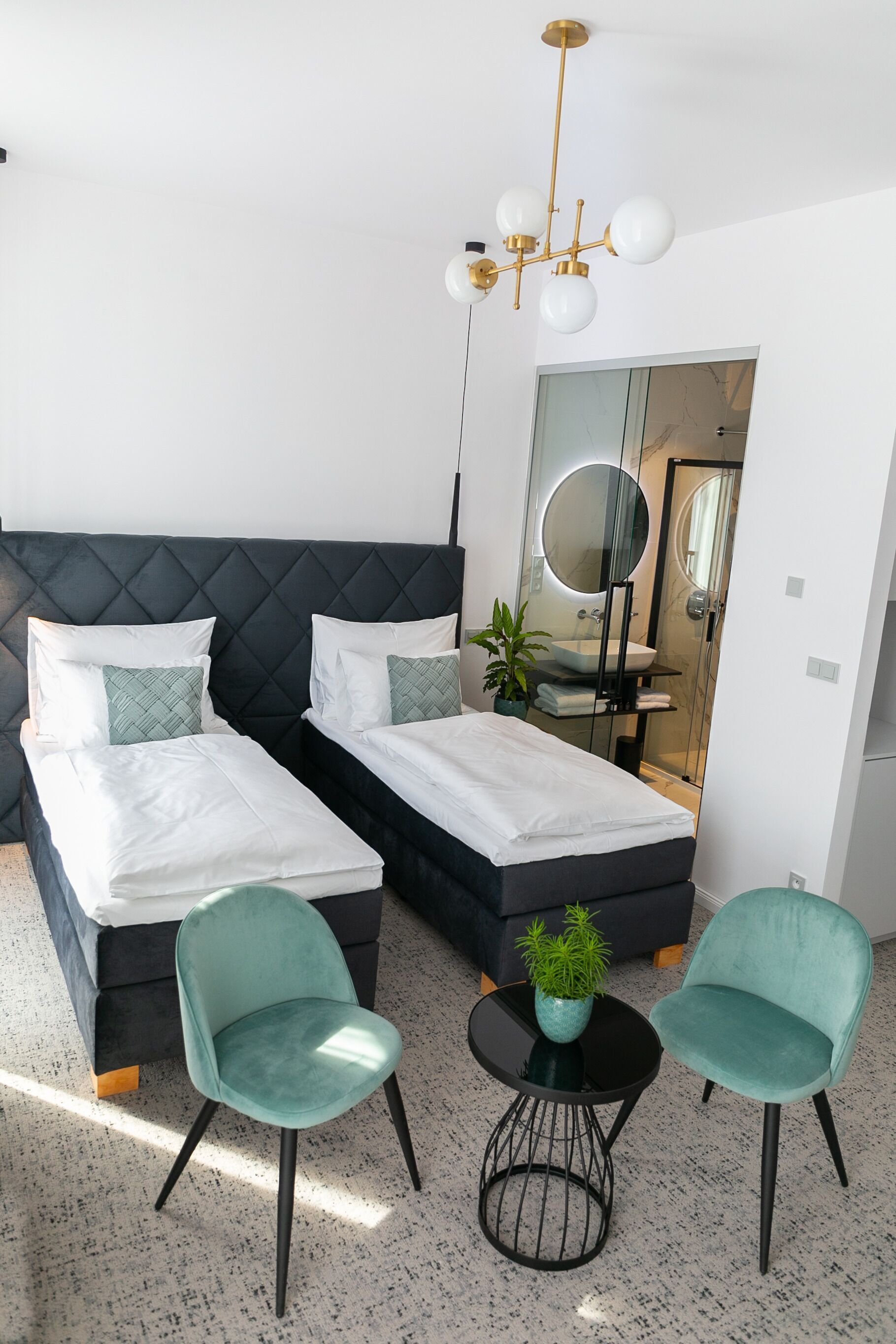 Allergikerbettwaren, Minibar, Zimmersafe, Verdunkelungsvorhänge