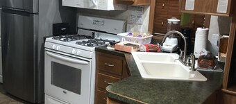Halfway Tiny House - 3 BR Small Town Iowa Rural Setting!