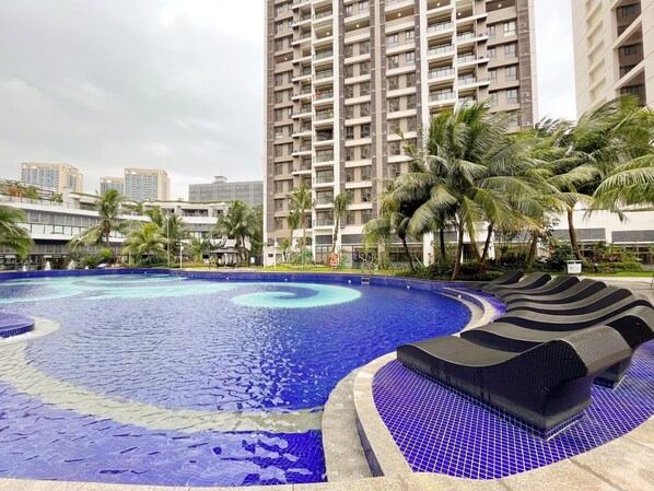 2 kolam renang terbuka 