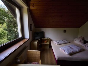 2 عدّة غرف نوم ومكتب وخدمة الإنترنت