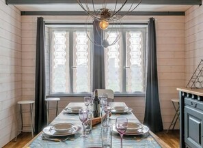Dining - An Neizh by Interhome (Locquirec)