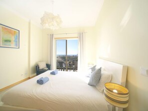 1 bedroom, iron/ironing board, free internet