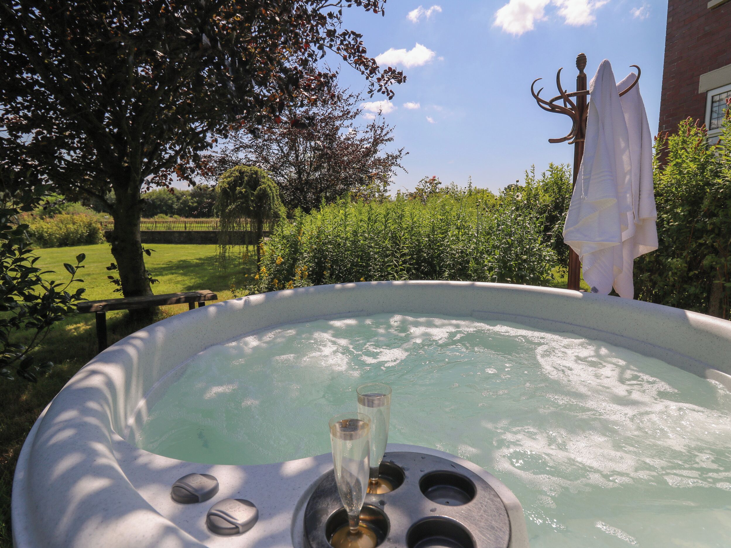 Outdoor spa tub
