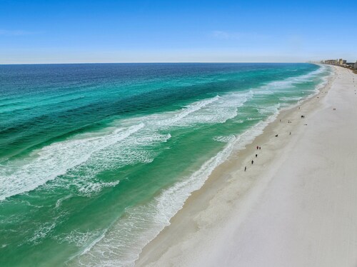 Cozy PCB Beach House | Walk to the Beach!