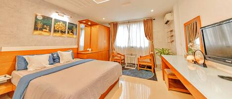 Deluxe Room | 1 bedroom, hypo-allergenic bedding, memory foam beds, minibar