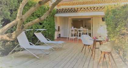 House for 2 to 6 adults near Place des Lices and beach, swimming pool, 2 parking spaces