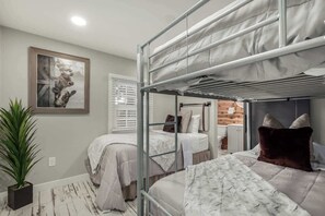 Bureau, fer et planche à repasser, Wi-Fi gratuit